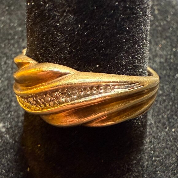 10K Yellow Gold 2.9g Diamond Ring Size 7 - Picture 1 of 4